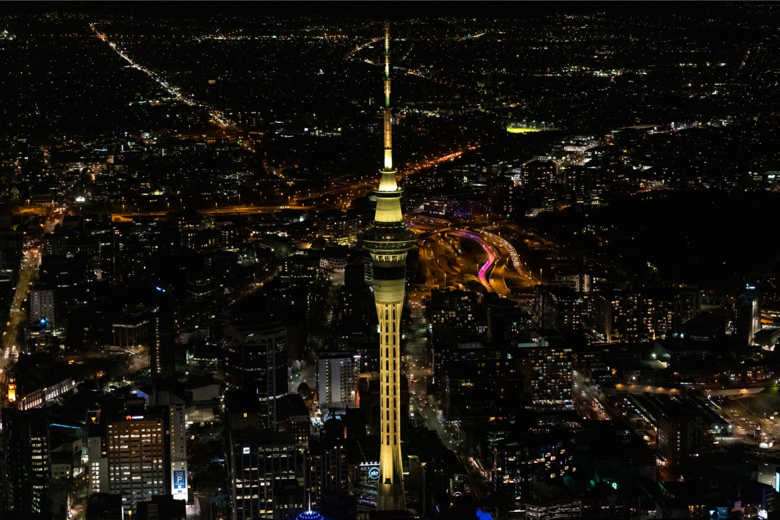  Sky Tower Glow Gold